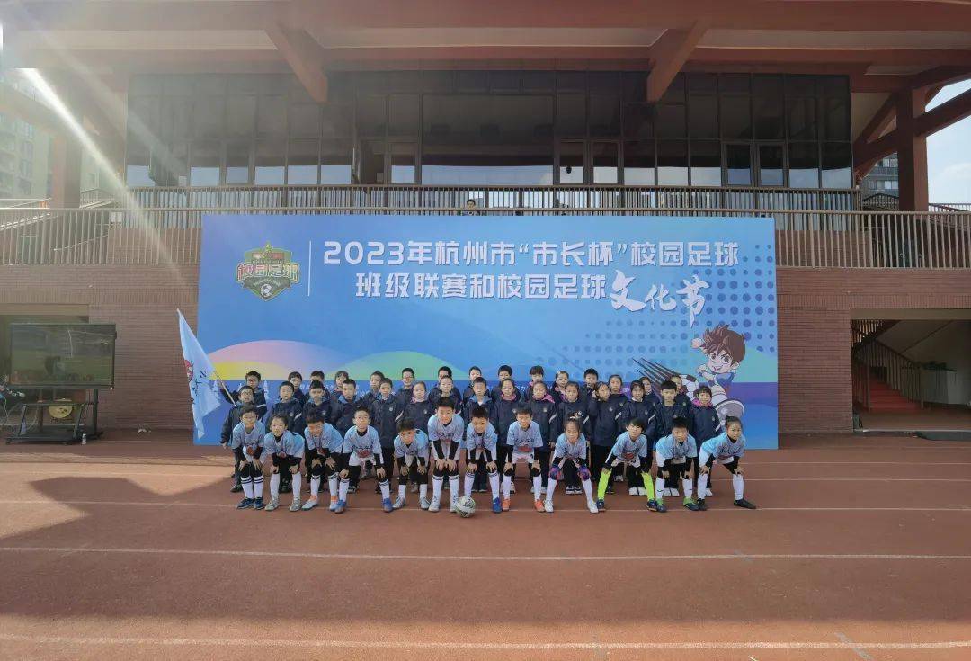 冠军赞助的足球队_足球赛点赞数第一得冠军_足球点赞第一名得冠军