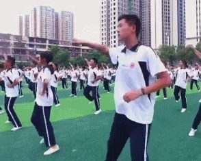 教外国学生广播体操_外国小学生广播体操_体操外国广播教学生是谁