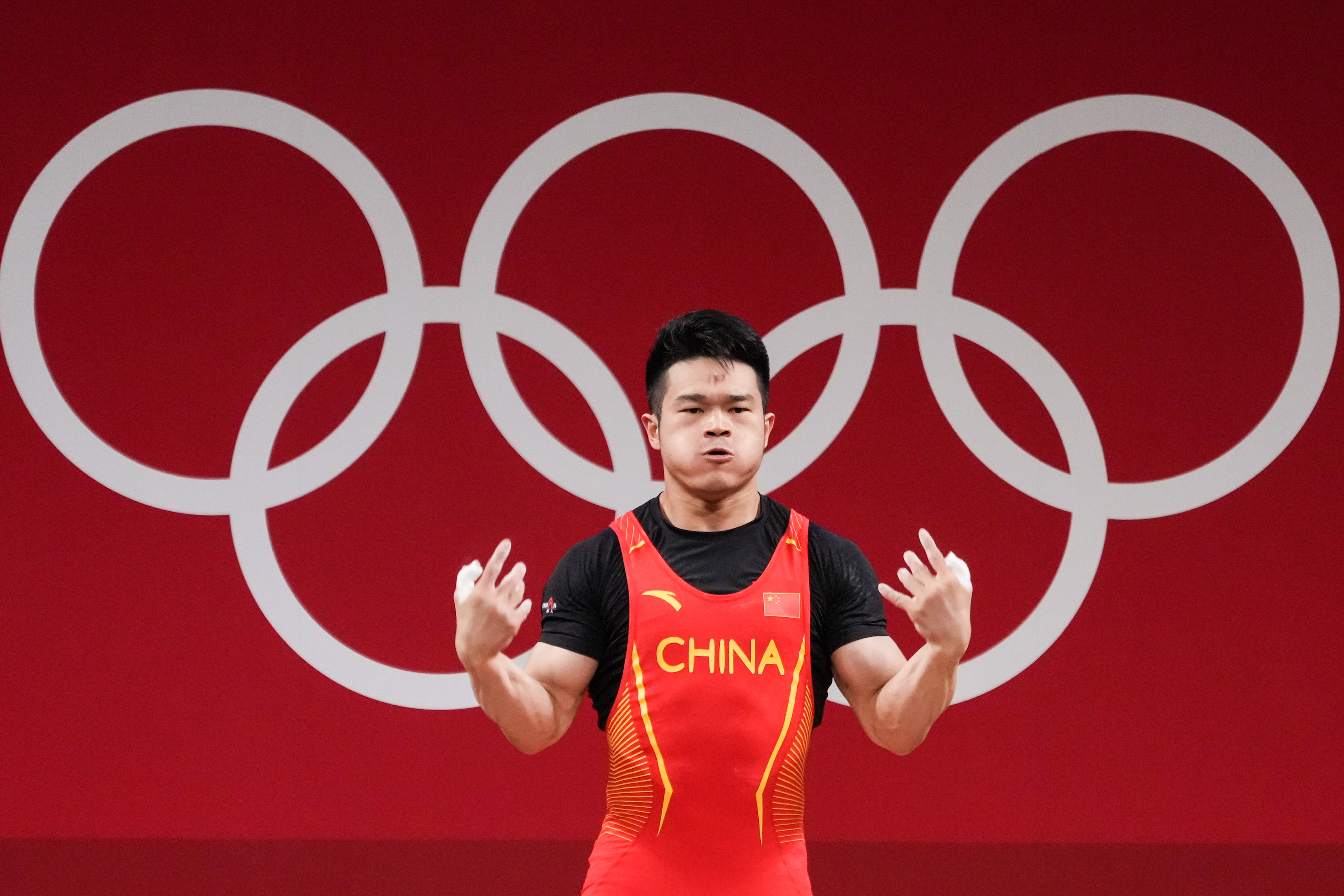 举重冠军石智勇举多重_举重冠军石智勇视频回放_举重石智勇夺冠视频