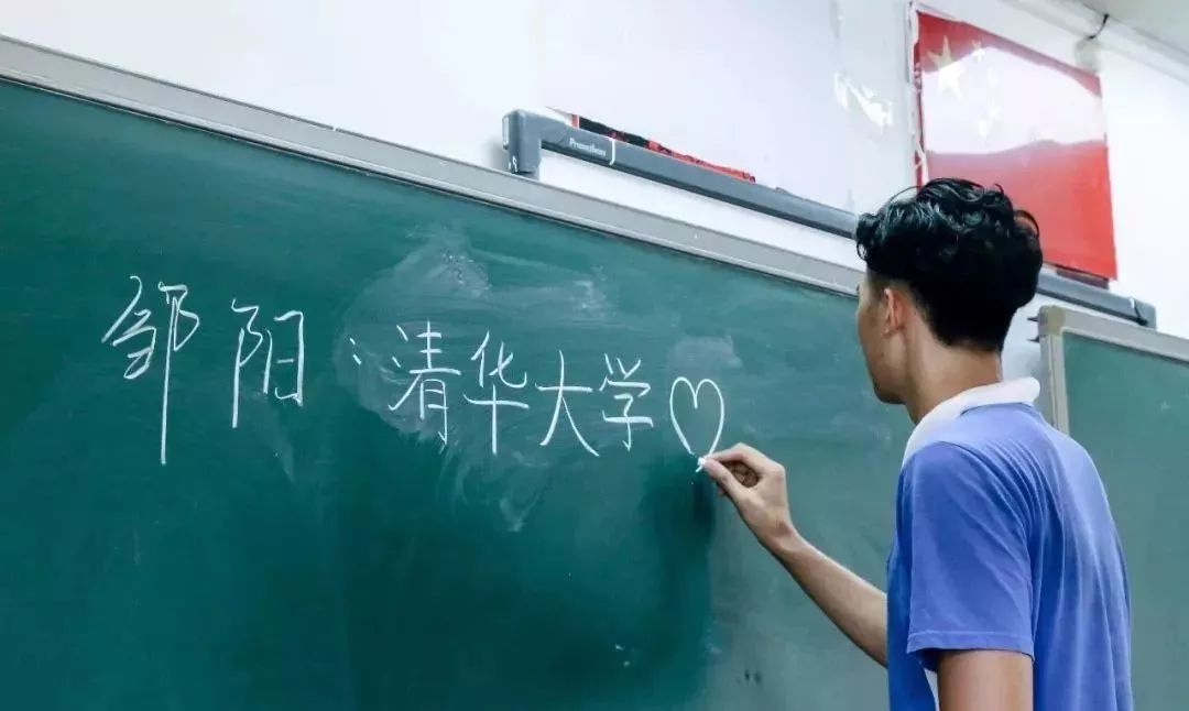 河源籍篮球运动员_河源篮球联赛历届冠军是谁_篮球联赛历届河源冠军是哪一年