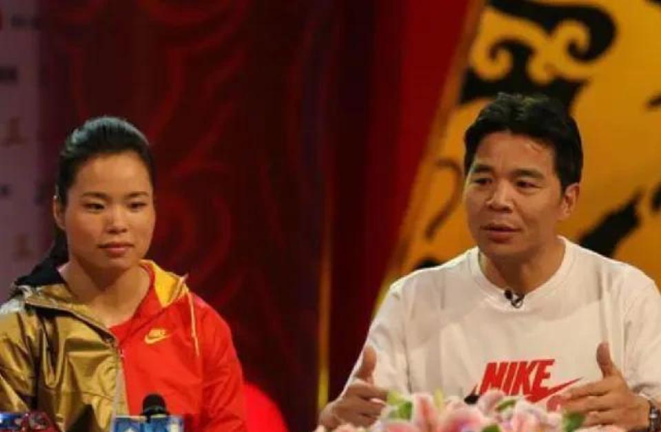 小孩举重冠军_举重冠军孩子怎么教育_举重冠军的孩子