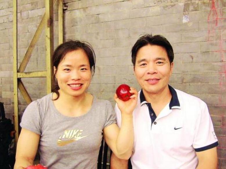 举重冠军的孩子_举重冠军孩子怎么教育_小孩举重冠军