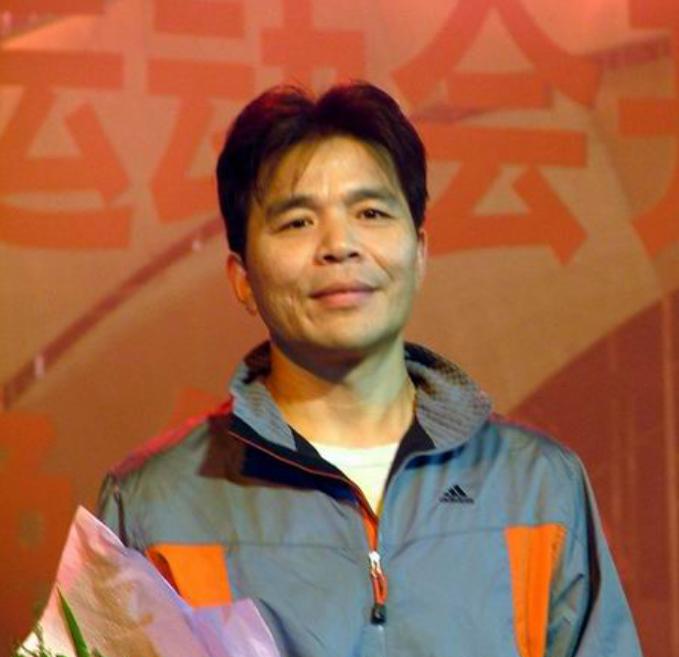 小孩举重冠军_举重冠军的孩子_举重冠军孩子怎么教育