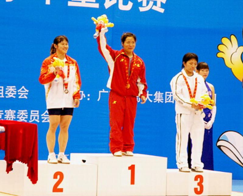举重冠军的孩子_举重冠军孩子怎么教育_小孩举重冠军