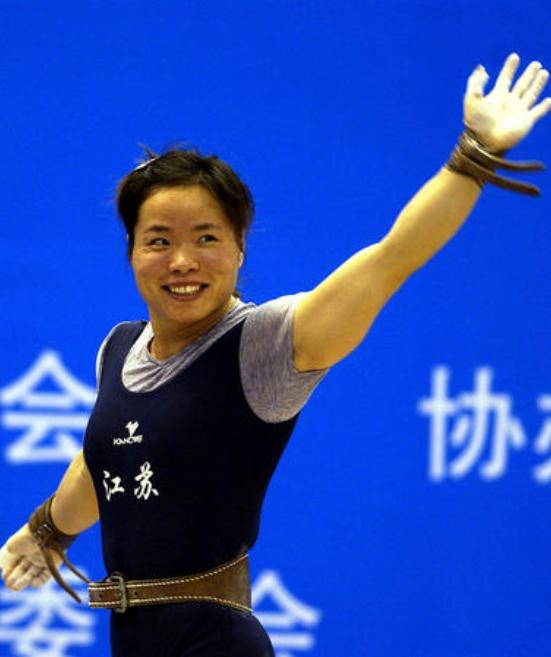 举重冠军孩子怎么教育_举重冠军的孩子_小孩举重冠军