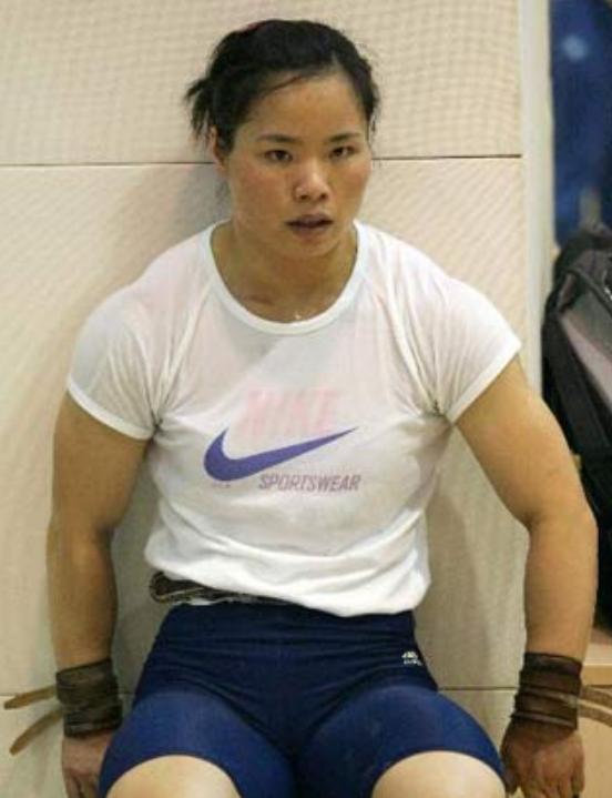 小孩举重冠军_举重冠军孩子怎么教育_举重冠军的孩子