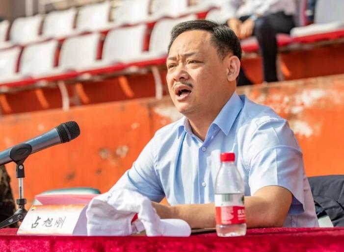 举重冠军的孩子_举重冠军孩子怎么称呼_举重冠军孩子怎么教育