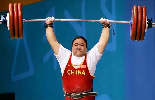 举重冠军世界纪录_世界举重冠军能举多重_世界上最重的举重冠军