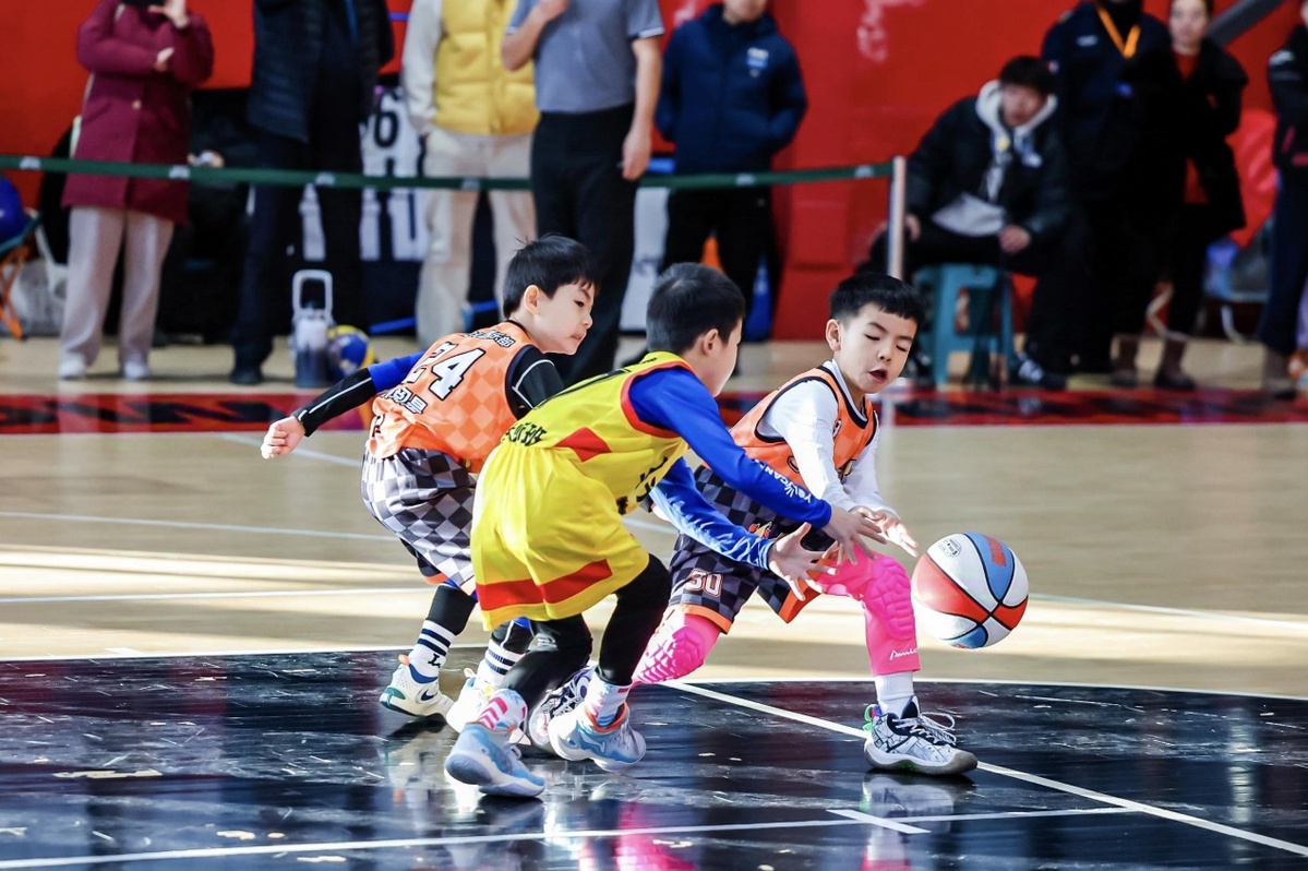 青少年冠军杯篮球赛_2021青少年篮球个人赛_篮球青少年杯赛冠军是谁