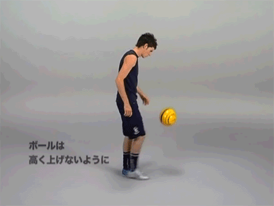 颠球技巧足球起球视频教程_足球怎样颠球起球_足球起球视频教学