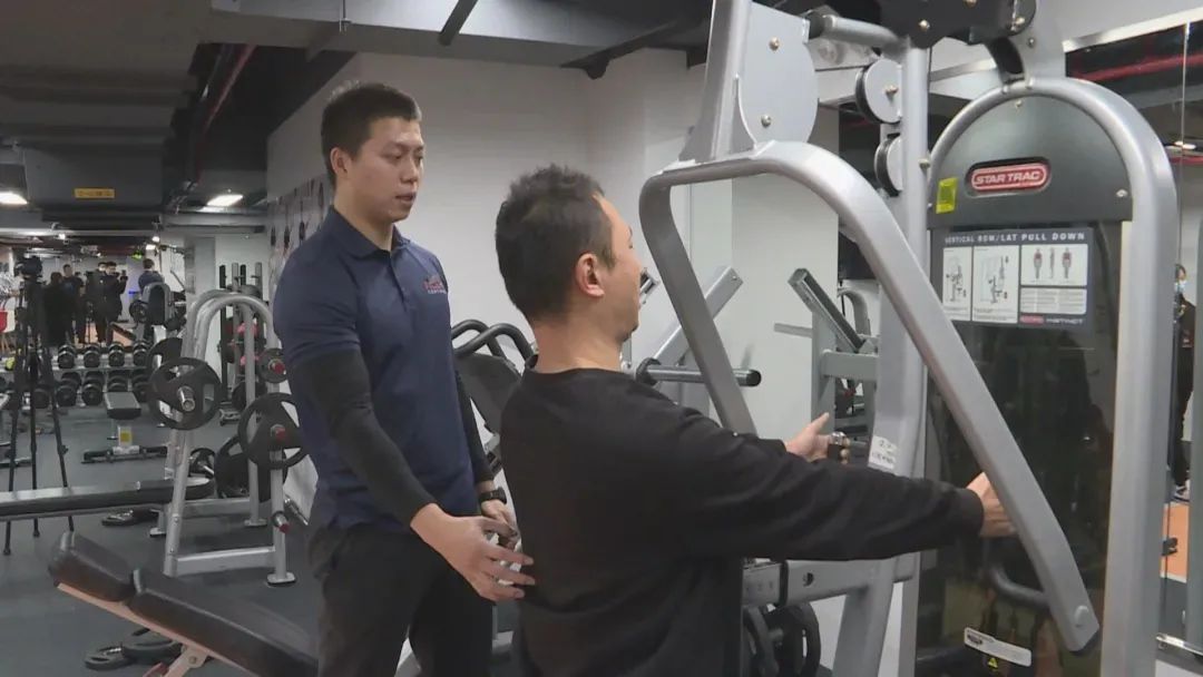 健身房专业跑步机价格_健身房跑步机价格_健身房跑步机运动视频