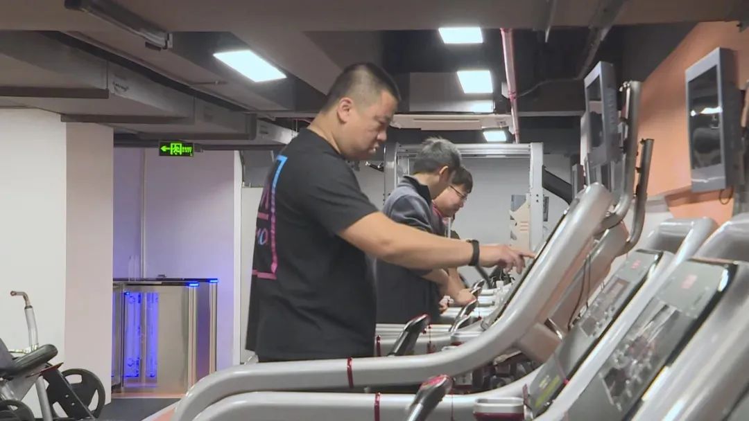 健身房跑步机价格_健身房专业跑步机价格_健身房跑步机运动视频