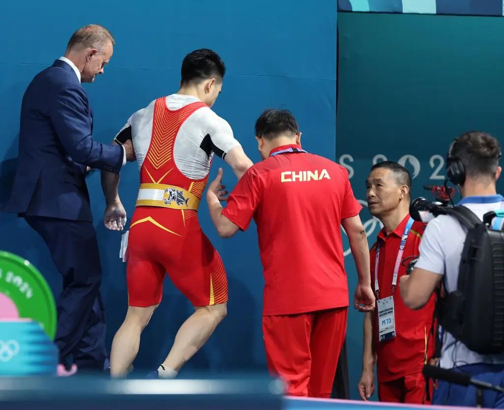 石智勇在比赛后离场。新华社记者 杨磊 摄
