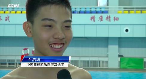 花样游泳男选手_花样游泳冠军男子是谁啊_花样游泳男子冠军是谁