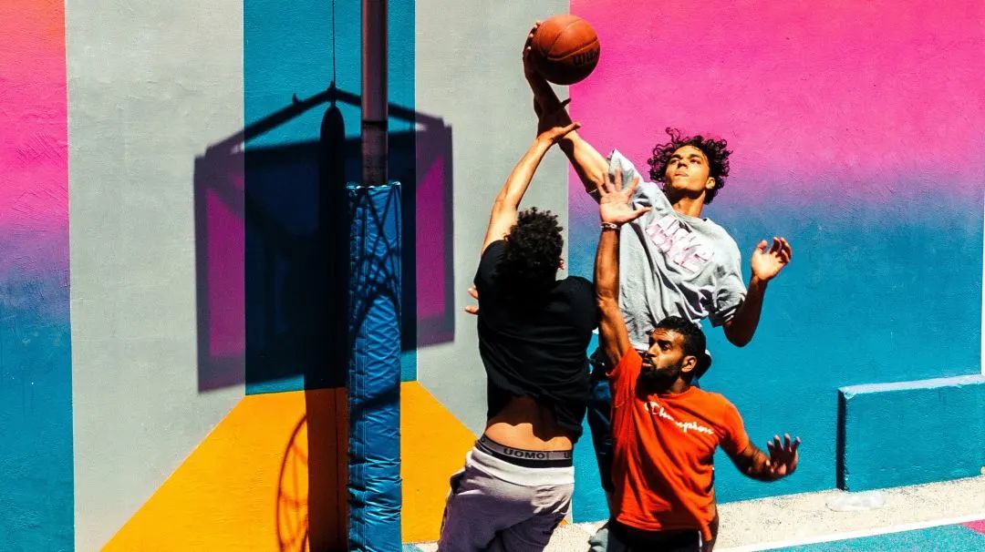 篮球比赛3v3进攻规则_3v3篮球进攻战术_篮球比赛3v3进攻时间