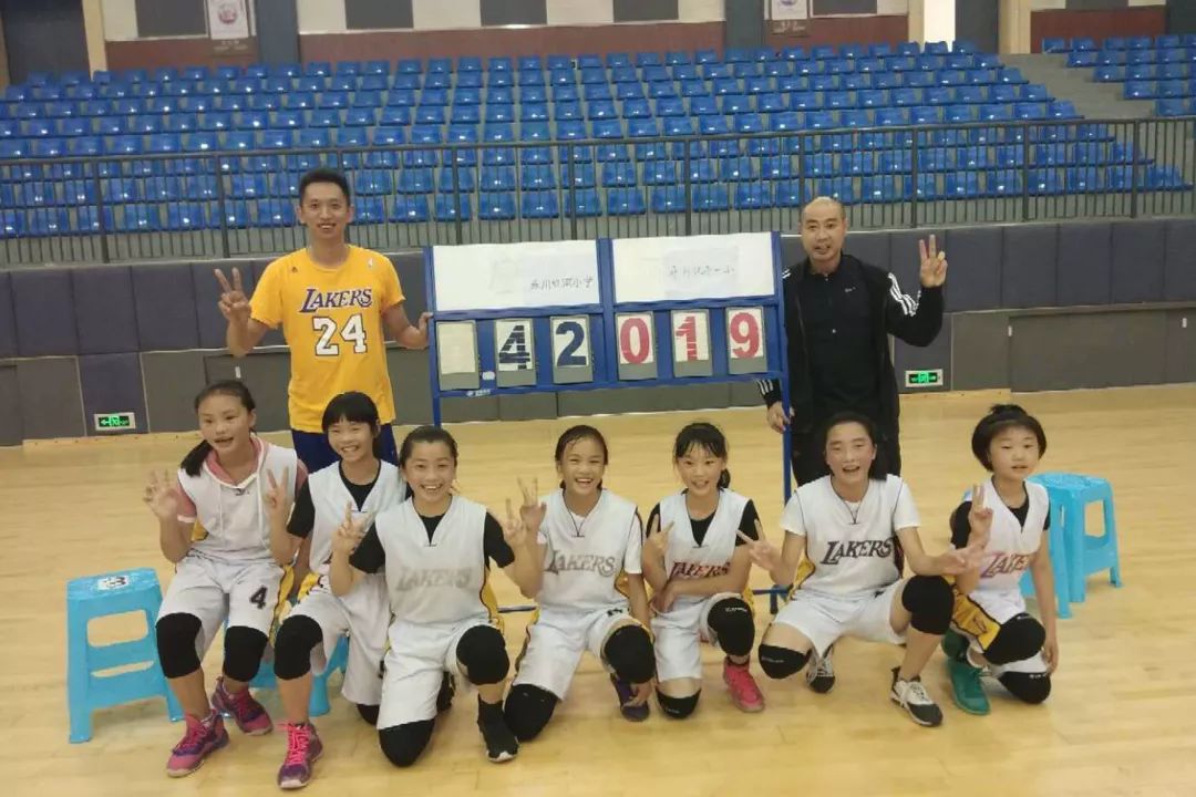 中小学生篮球冠军赛_2021年小学篮球比赛_汊涧小学篮球比赛冠军